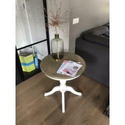 Antieke bijzettafel van Deco&Zo Wit Robuust hout