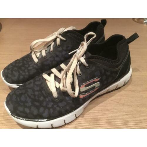 Skechers, maat 36.