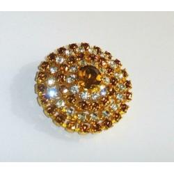 Sierlijke broche met swarovski kristallen.