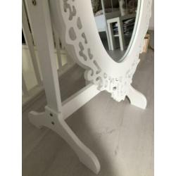 Staand spiegel met sieraden houder