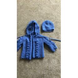 Prachtig gebreid vestje + mutsje Newborn