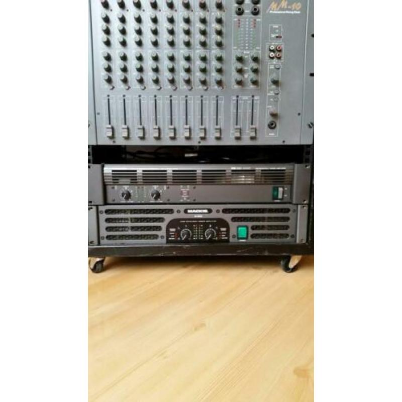 Mackie m3000 versterker