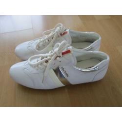 Witte PRADA sneakers maat 36 ( vallen groot )
