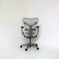 Herman Miller. Mirra: Licht Grijze, Bureaustoelen.