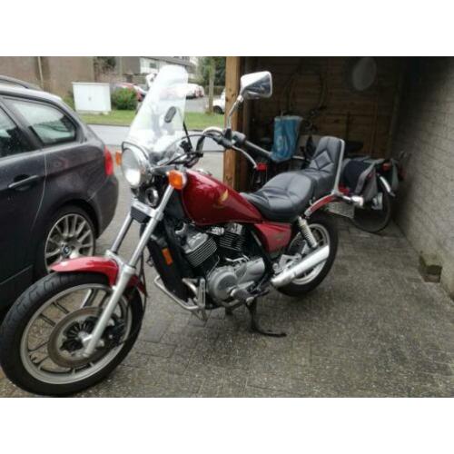 Honda shadow vt 500c, kleur rood, bj 1986,