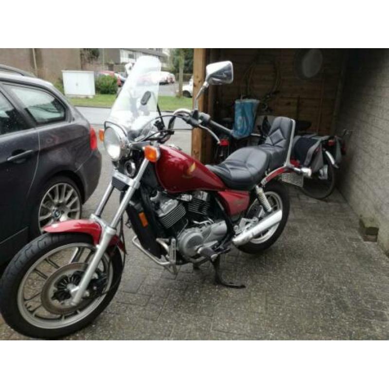 Honda shadow vt 500c, kleur rood, bj 1986,