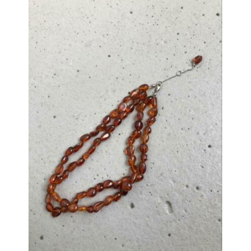 Barnsteen ketting met zilveren sluiting