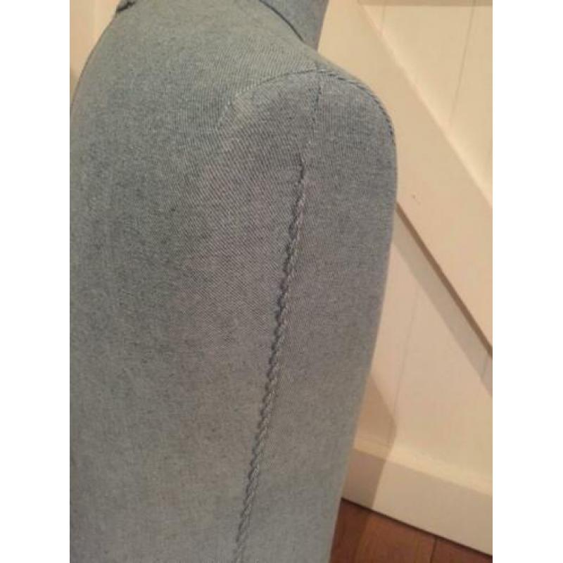 Mannen buste van lichtblauwe denim stof