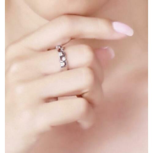 Dames 925 zilveren ring met 5 witte zirkonen