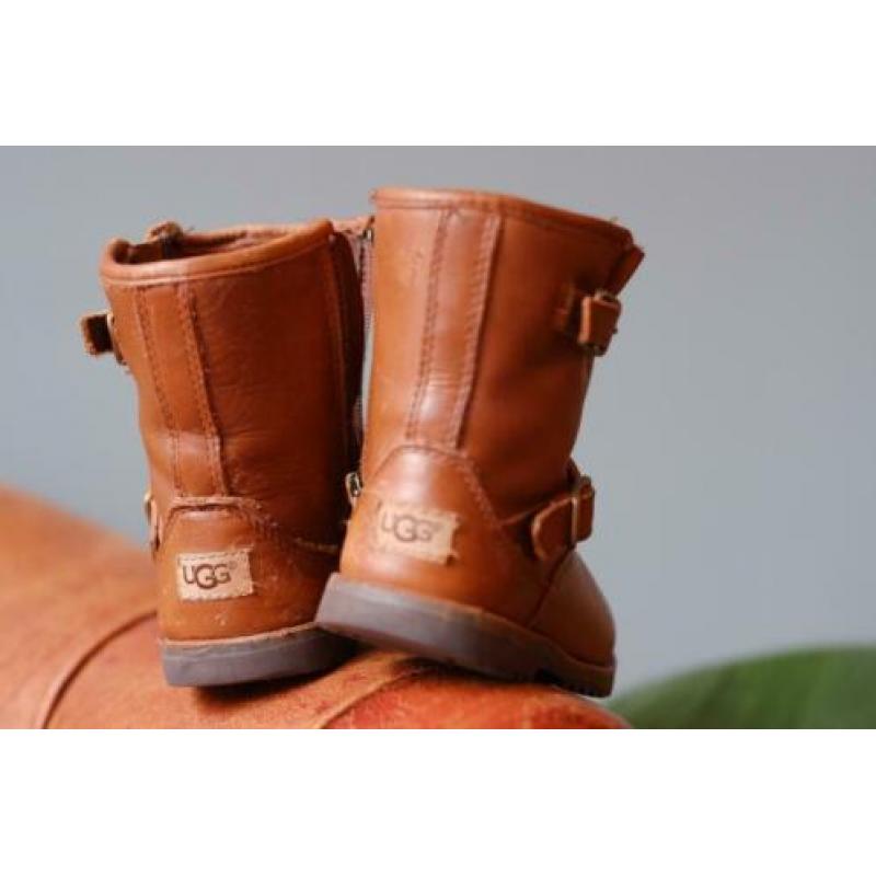 Uggs kinderlaarsjes maat 23,5