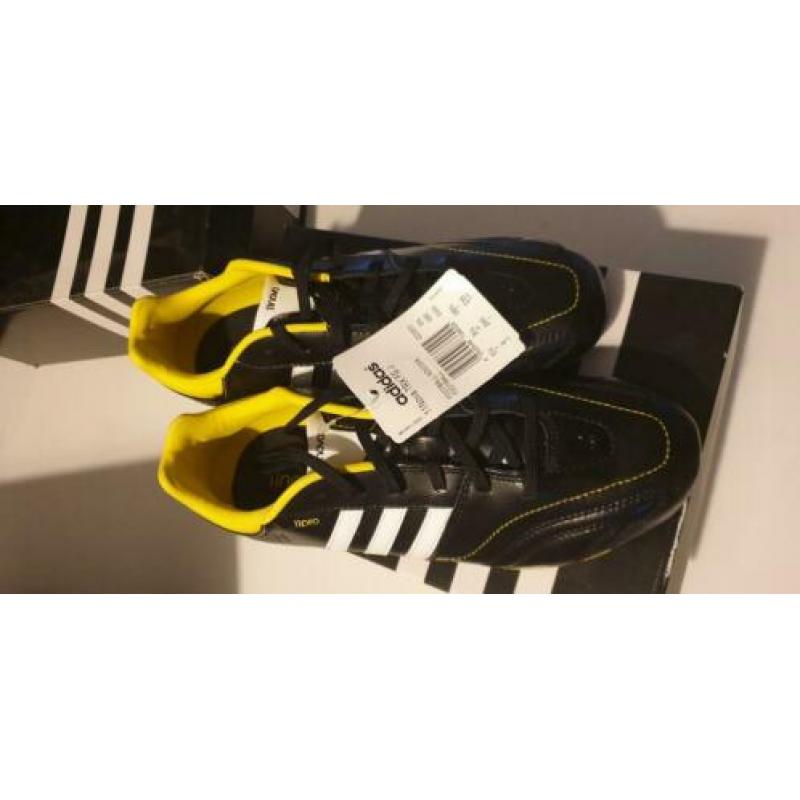 Nieuw Adidas Adinova voetbalschoen mt 38 2/3