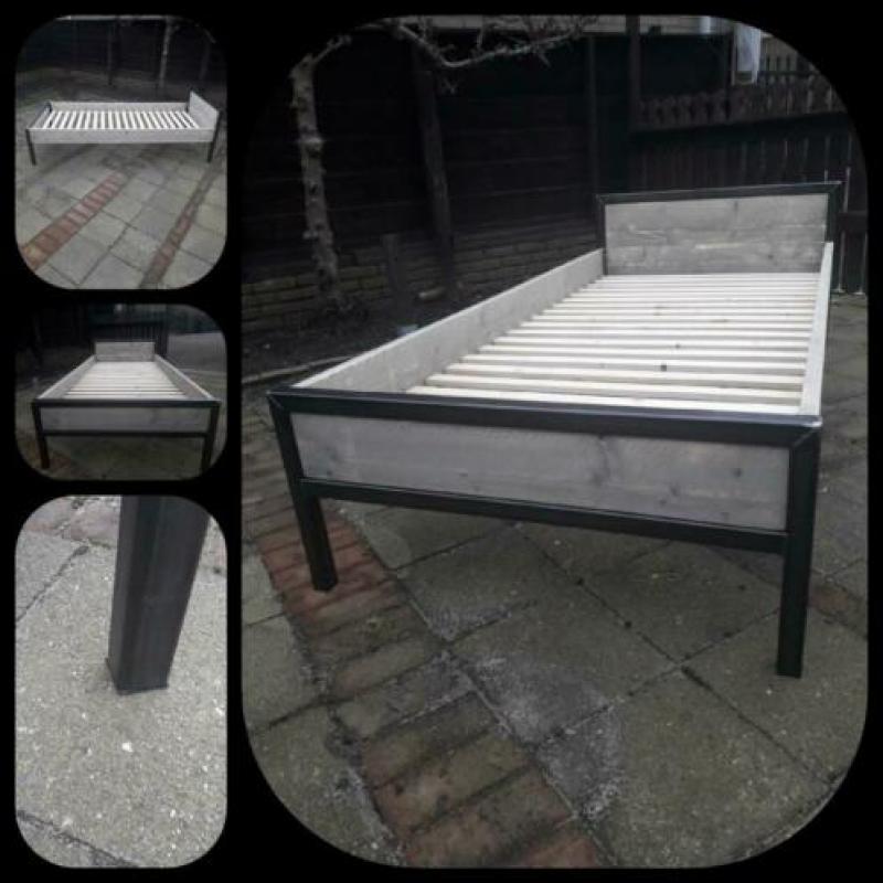 Industrieel kinderbed met steigerhout old look