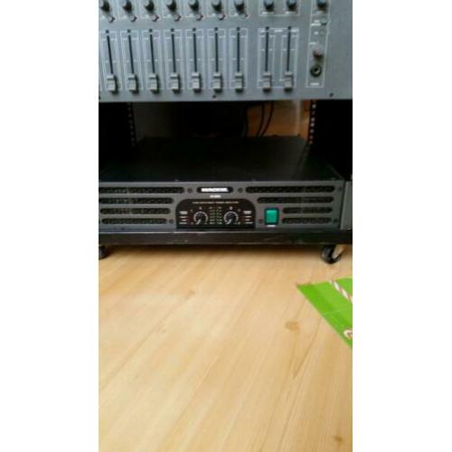 Mackie m3000 versterker