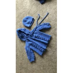 Prachtig gebreid vestje + mutsje Newborn