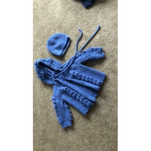 Prachtig gebreid vestje + mutsje Newborn