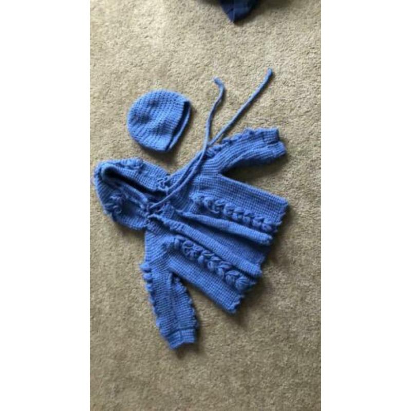 Prachtig gebreid vestje + mutsje Newborn