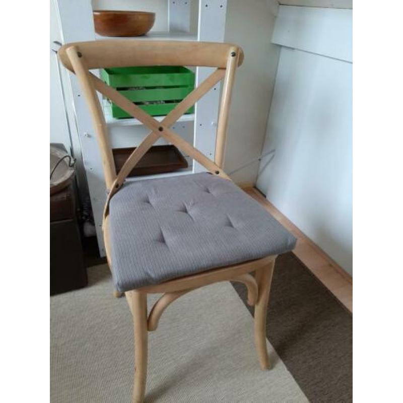 4 Landelijke houten cross eetkamer stoelen in goede staat.