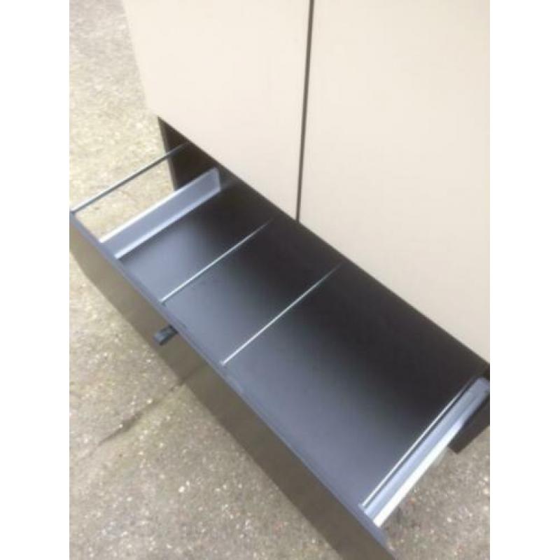 houten archiefkast op wielen