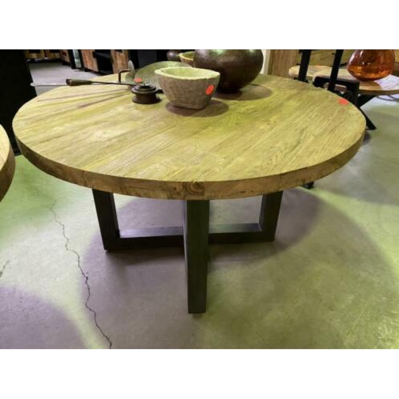Nieuwe eettafel teakhout rond 1,40 gratis thuisbezorgd