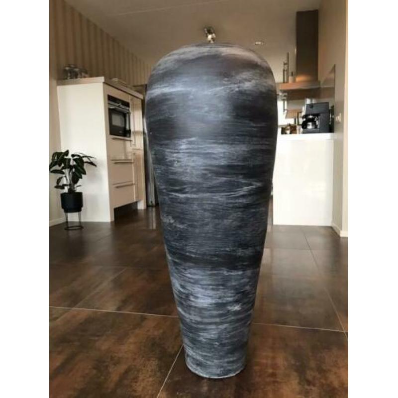 Grijze keramische vaas 100 cm