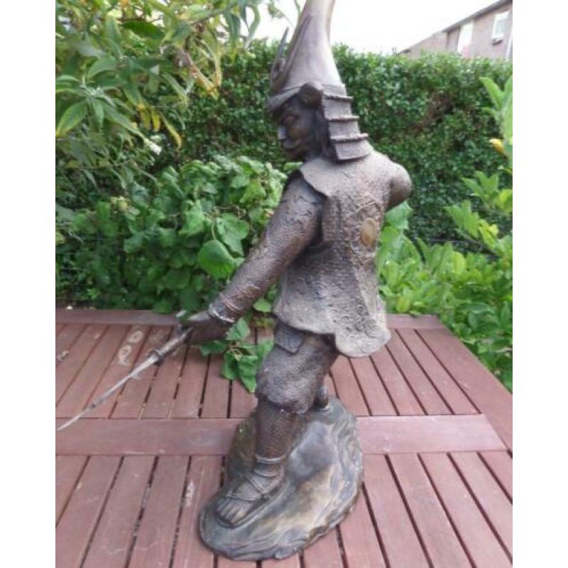 antiek Chinees beeld van strijder hoog 57 cm. brons