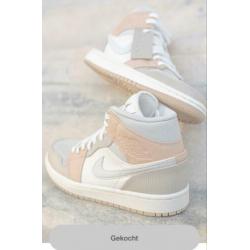 Air Jordan 1 Mid Milan maat 44