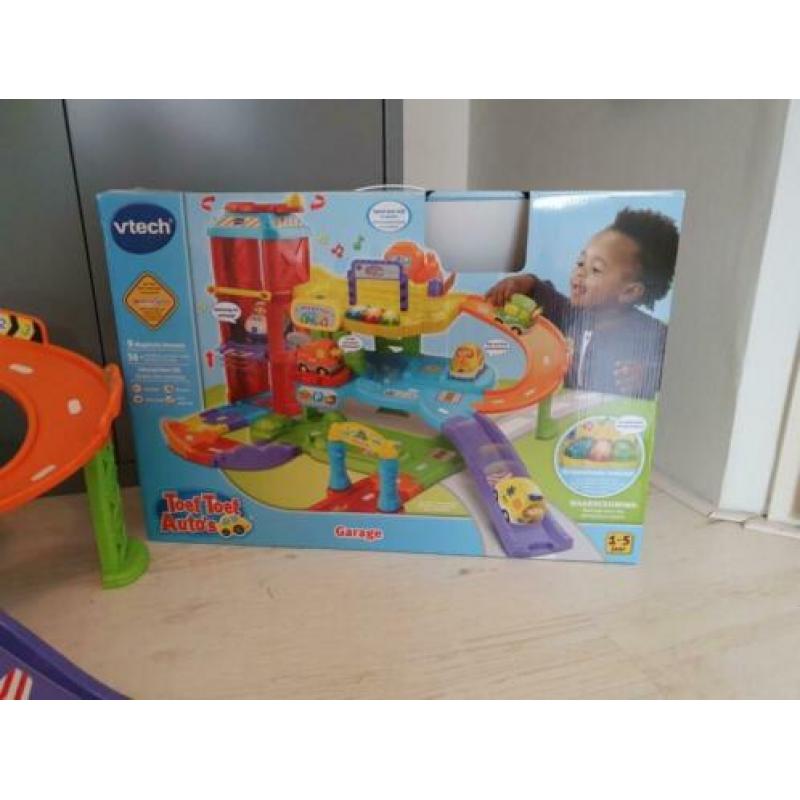 Toet toet auto garage + 10 losse toet toet auto's