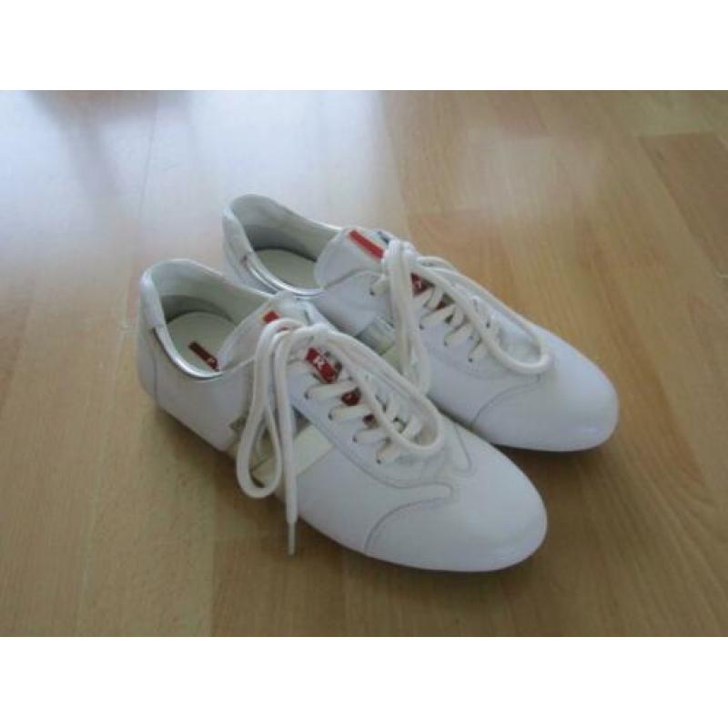 Witte PRADA sneakers maat 36 ( vallen groot )