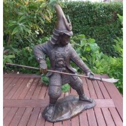 antiek Chinees beeld van strijder hoog 57 cm. brons