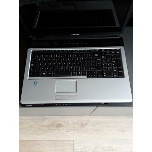 TOSHIBA SATELLITE met oplader