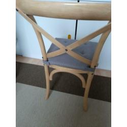 4 Landelijke houten cross eetkamer stoelen in goede staat.