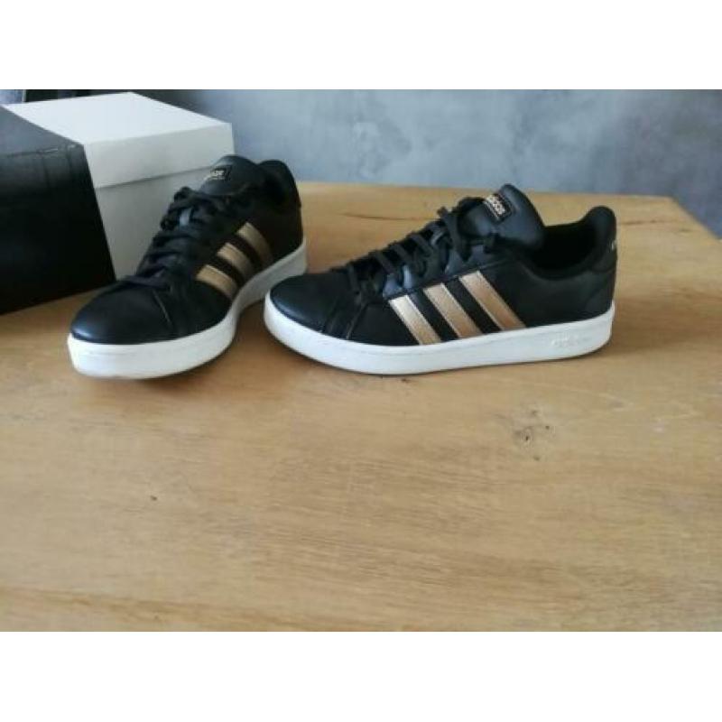 Nieuwe Adidas grand Court cloud foam rose gold zwart goud 40