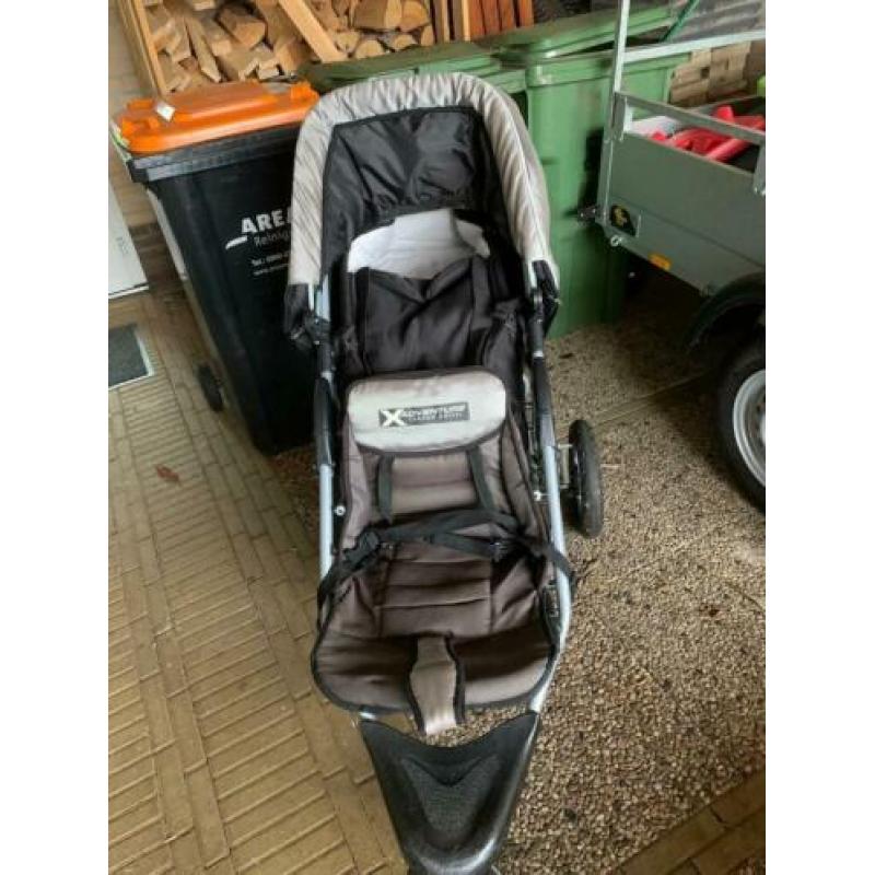 Duokinderwagen, een babynestje en zitje
