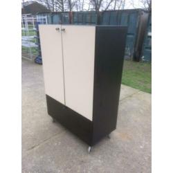 houten archiefkast op wielen