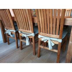 Zes stoelen in zeer goede staat