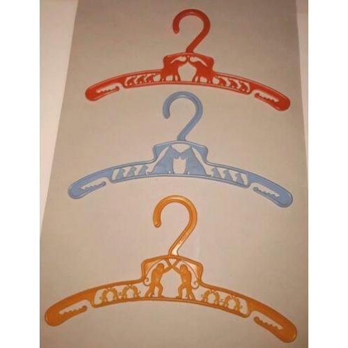 3 Vintage baby/kinder kledinghangers met dieren decoratie.