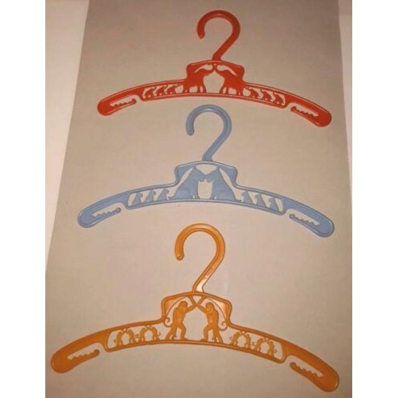 3 Vintage baby/kinder kledinghangers met dieren decoratie.
