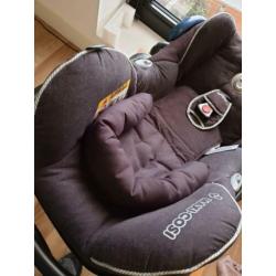 Maxicosi Cabriofix, babyinzet, adapters en zomerhoes