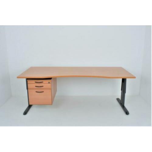 Partij Beuken bureau's met ladeblok €150,- ex 200x90cm
