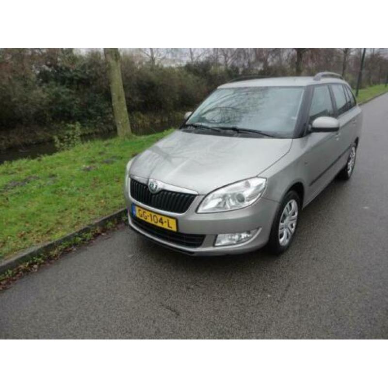 Skoda Fabia Combi 1.2 TSI Elegance/AUTOMAAT NAVIGATIE/CLIMA/