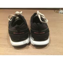 Skechers, maat 36.