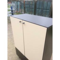 houten archiefkast op wielen