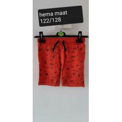 Korte broeken maat 122/128 jongens