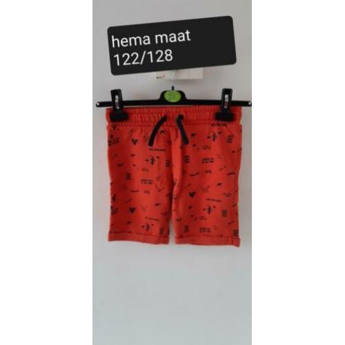 Korte broeken maat 122/128 jongens