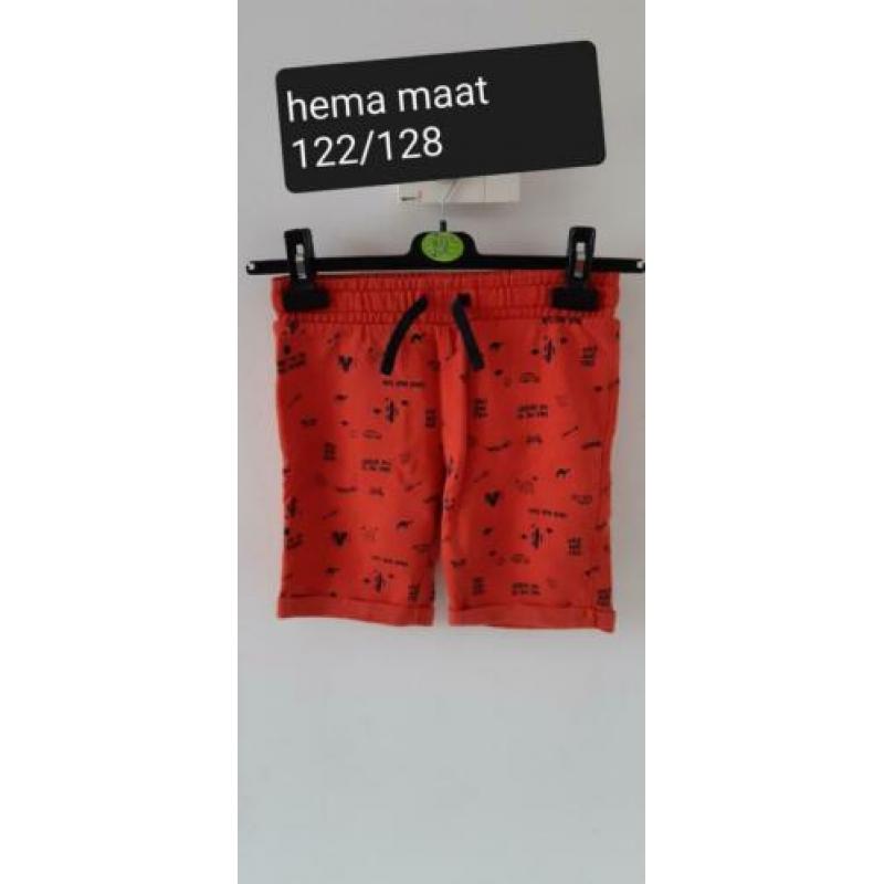 Korte broeken maat 122/128 jongens