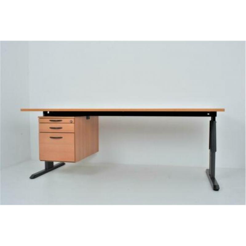 Partij Beuken bureau's met ladeblok €150,- ex 200x90cm