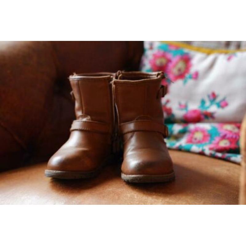 Uggs kinderlaarsjes maat 23,5
