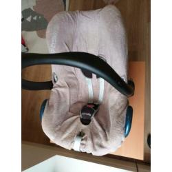 Maxicosi Cabriofix, babyinzet, adapters en zomerhoes