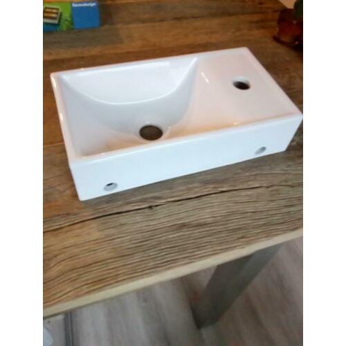 Wc fonteintje nog nieuw in doos