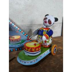 oude vintage blikken speelgoed drumming animal panda frictie